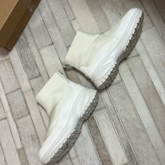 Ugg woman’s booties - Picture 3 of 10